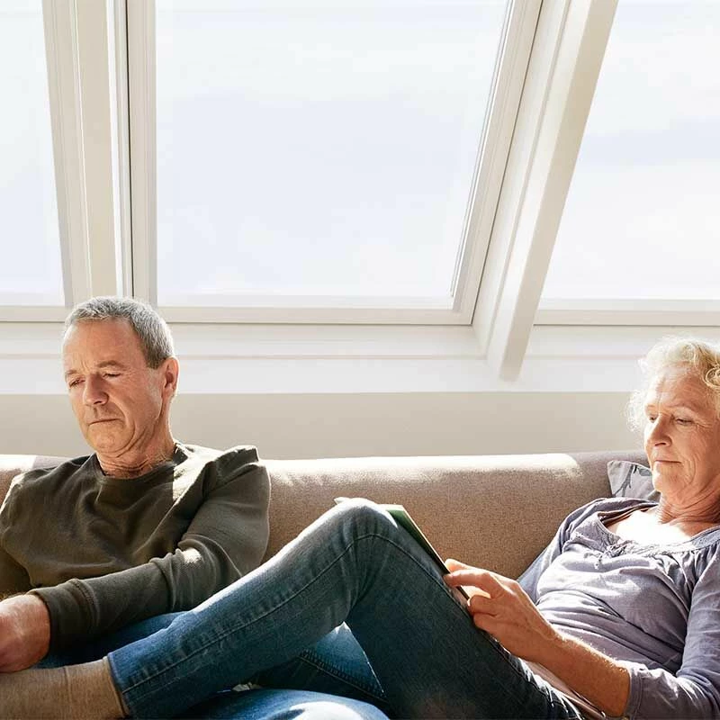 VELUX White Painted Centre Pivot Window GGL 940 X 980mm 5 VELUX White Painted Centre Pivot Window GGL 940 X 980mm - Image 3