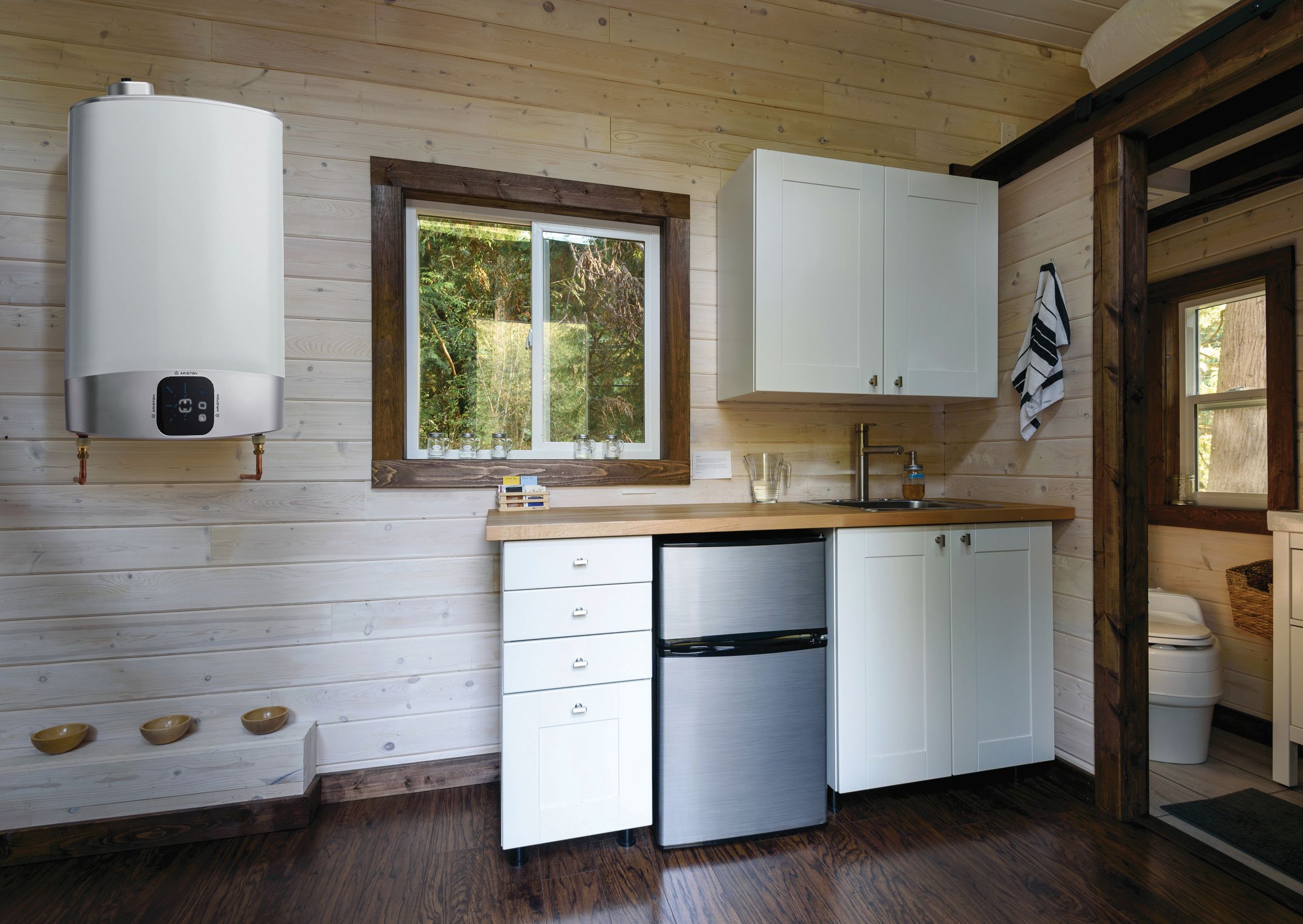 Ariston shop 1 Ariston shop -Ariston shop Ariston Velis Evo space saving advantages